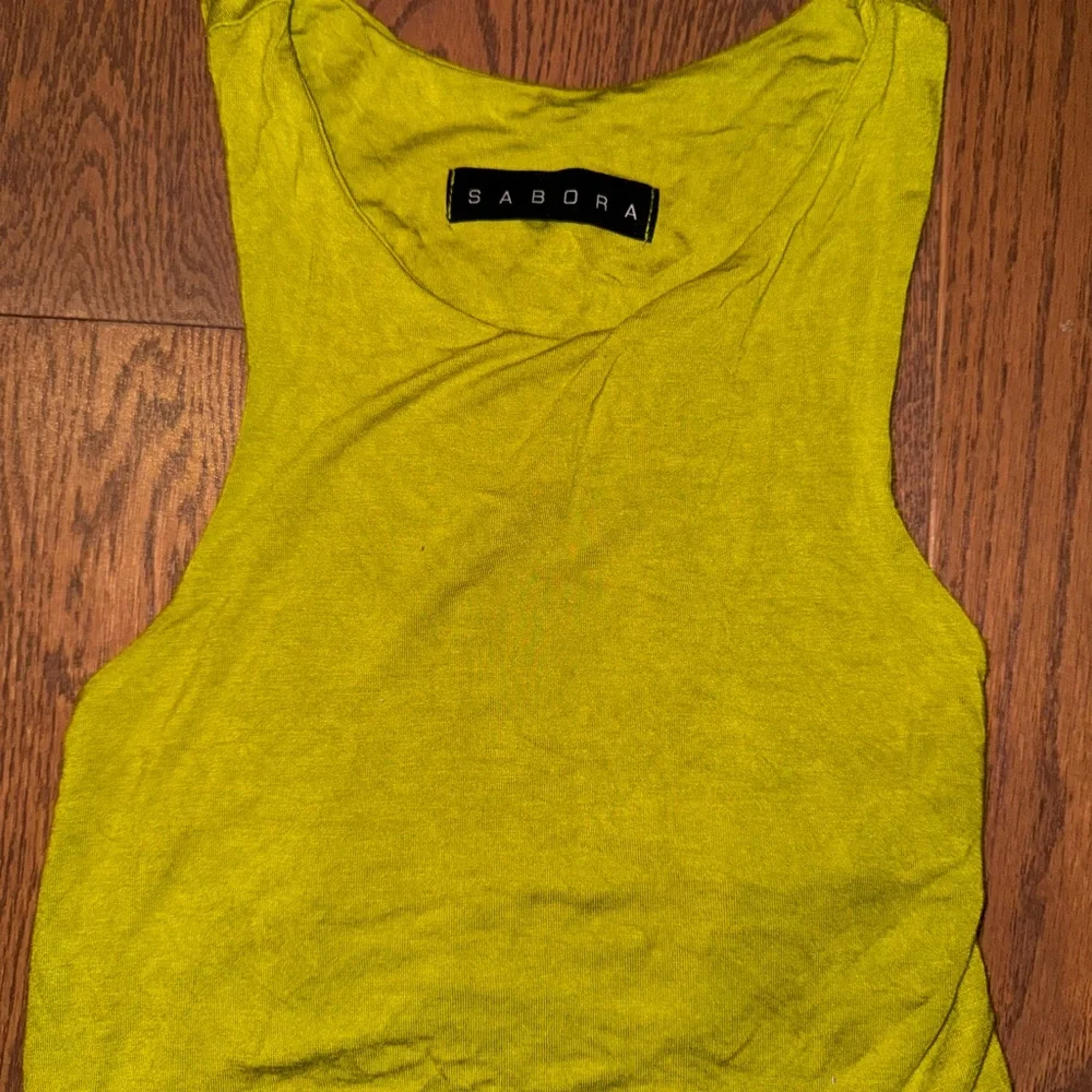 Crop tops - Picture 3 of 4